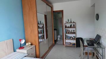 Fer et planche Ă repasser, accĂšs Internet, draps fournis