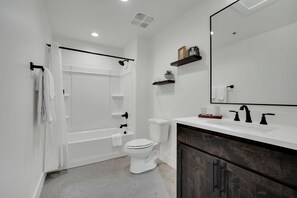 Bathroom - Welcoming 1-bedroom apartment with AC in Midlothian (Midlothian)