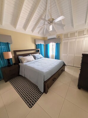 Iron/ironing board, WiFi, bed sheets - 3-bedroom house in Ocho Rios, Richmond Estate with private pool (Plantation Village)