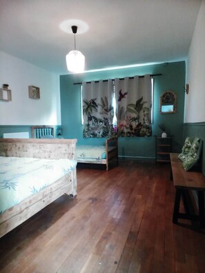 Room - Large country house (La Ferté-en-Ouche)