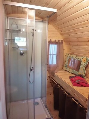 Bathroom - Unusual barrel in the middle of nature (La Ferté-en-Ouche)