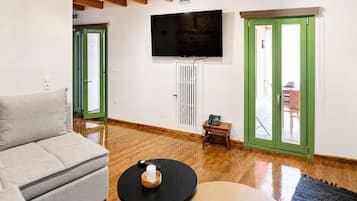 TV, fireplace, offices