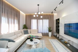 Exclusive Villa, Sea View, Garden Area | Living area - Villa Meminaj (Orikum)