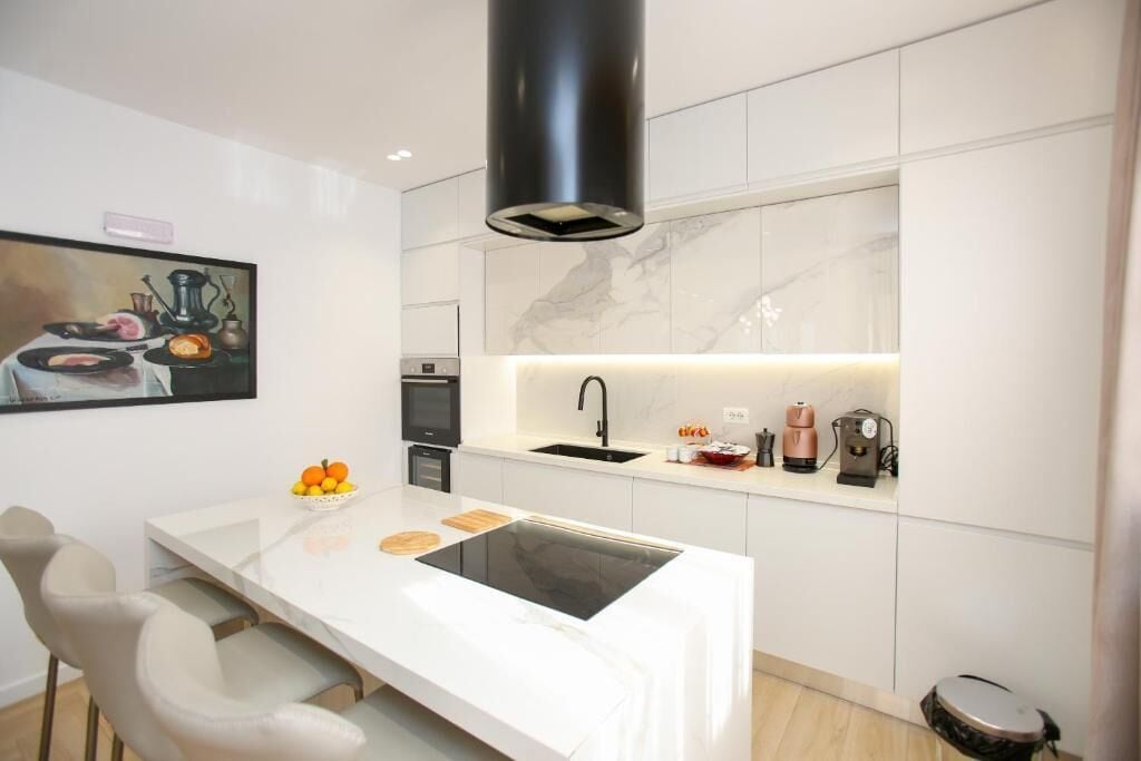 Exclusive-Villa, Meerblick, zum Garten hin | Eigene Küche