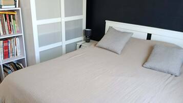 3 chambres, fer et planche à repasser, Wi-Fi gratuit, draps fournis