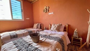 A room with two beds, a window, and a wall-mounted light fixture. - Tremendous 4-bedroom bed & breakfast in tranquil Imi Ouaddar (Imi Ouaddar)