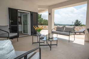 Terrace/patio - Villa Euphorbia by Rentbeat (Ostuni)