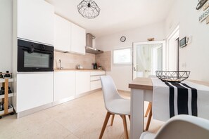 Fridge, microwave - Villa Euphorbia by Rentbeat (Ostuni)