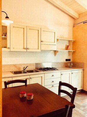 Suite Familiale, vue jardin | Cuisine privée | Chaise haute