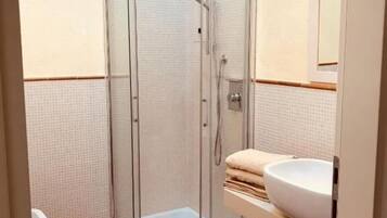 Apartamento clásico, vistas al jardín | Baño | Bidé