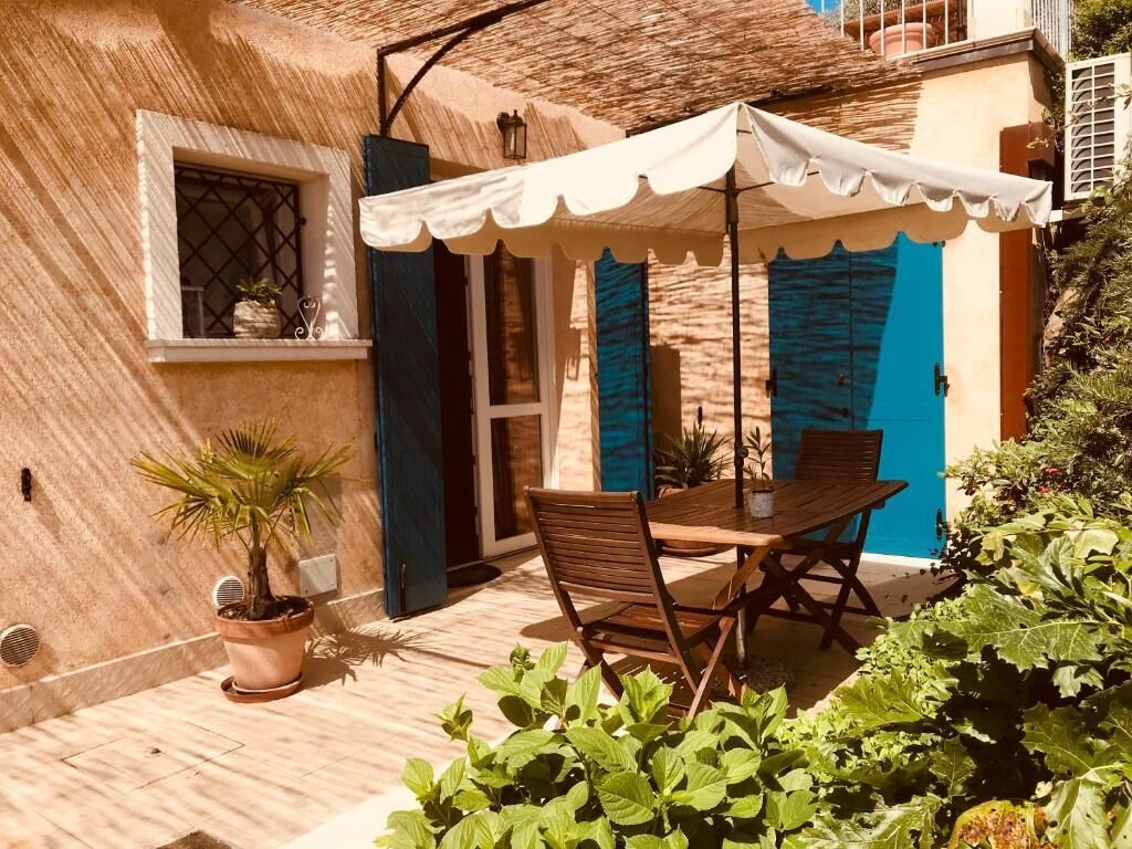 Monolocale, patio, vista giardino | Ristorazione all'aperto