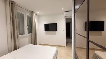 Iron/ironing board, free WiFi, bed sheets