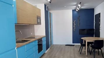 Apartamento Confort, balcón, vistas al patio | Interior