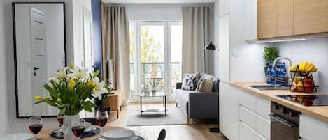 Comfort Apartment, Balcony, Courtyard View | Private kitchen | Espresso maker, electric kettle