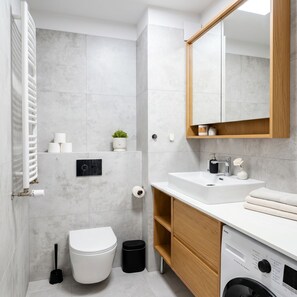Comfort Apartment, Balcony, Courtyard View | Bathroom - Lumina Comfort Apart near ZOO Parking (Łódź)
