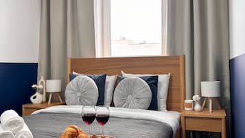Comfort Apartment, Balcony, Courtyard View | Hypo-allergenic bedding, blackout drapes, iron/ironing board