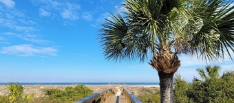 Lighthouse Point 3B | Great View, Pool Access