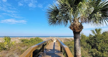 Lighthouse Point 3B | Great View, Pool Access