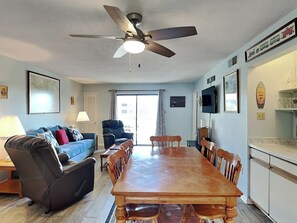 Dining - Lighthouse Point 3B | Great View, Pool Access (Tybee Island)