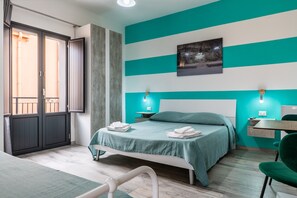 1 bedroom, iron/ironing board, WiFi, bed sheets - Room 'Perla Marina - Cattedrale di Sale' with Balcony, Wi-Fi, Air Conditioning & Shared Kitchen (Realmonte)