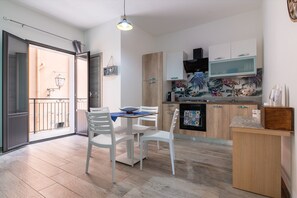 Coffee/tea maker, cookware/dishes/utensils - 'Perla Marina - Torre Monterosso' Room with Balcony, Wi-Fi, Air Conditioning & Shared Kitchen (Realmonte)