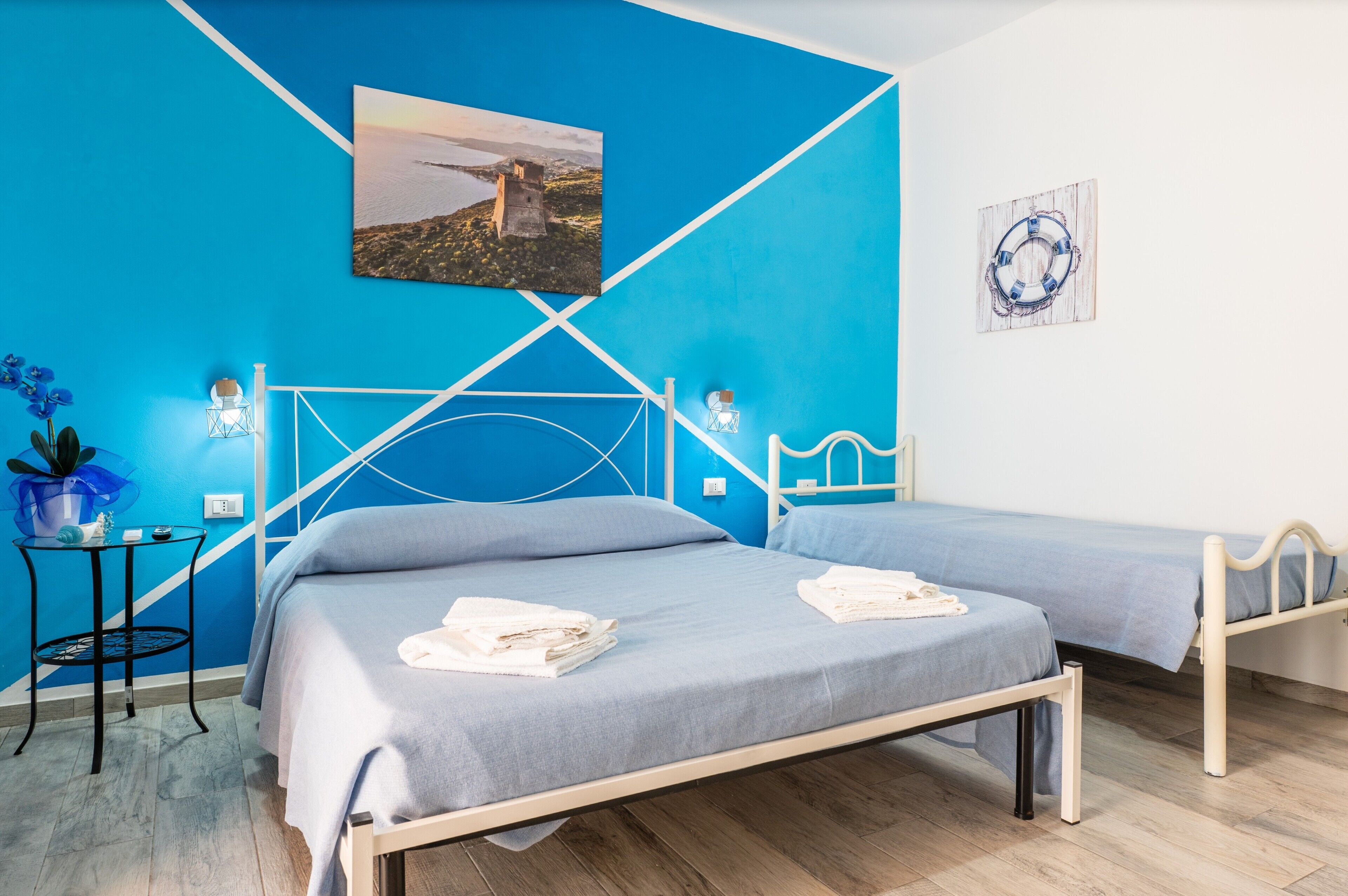 Iron/ironing board, WiFi, bed sheets