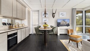 A modern kitchen with a dining area, a large window, and a mounted animal skull. - Dimora Elvezia Milano (Milan)