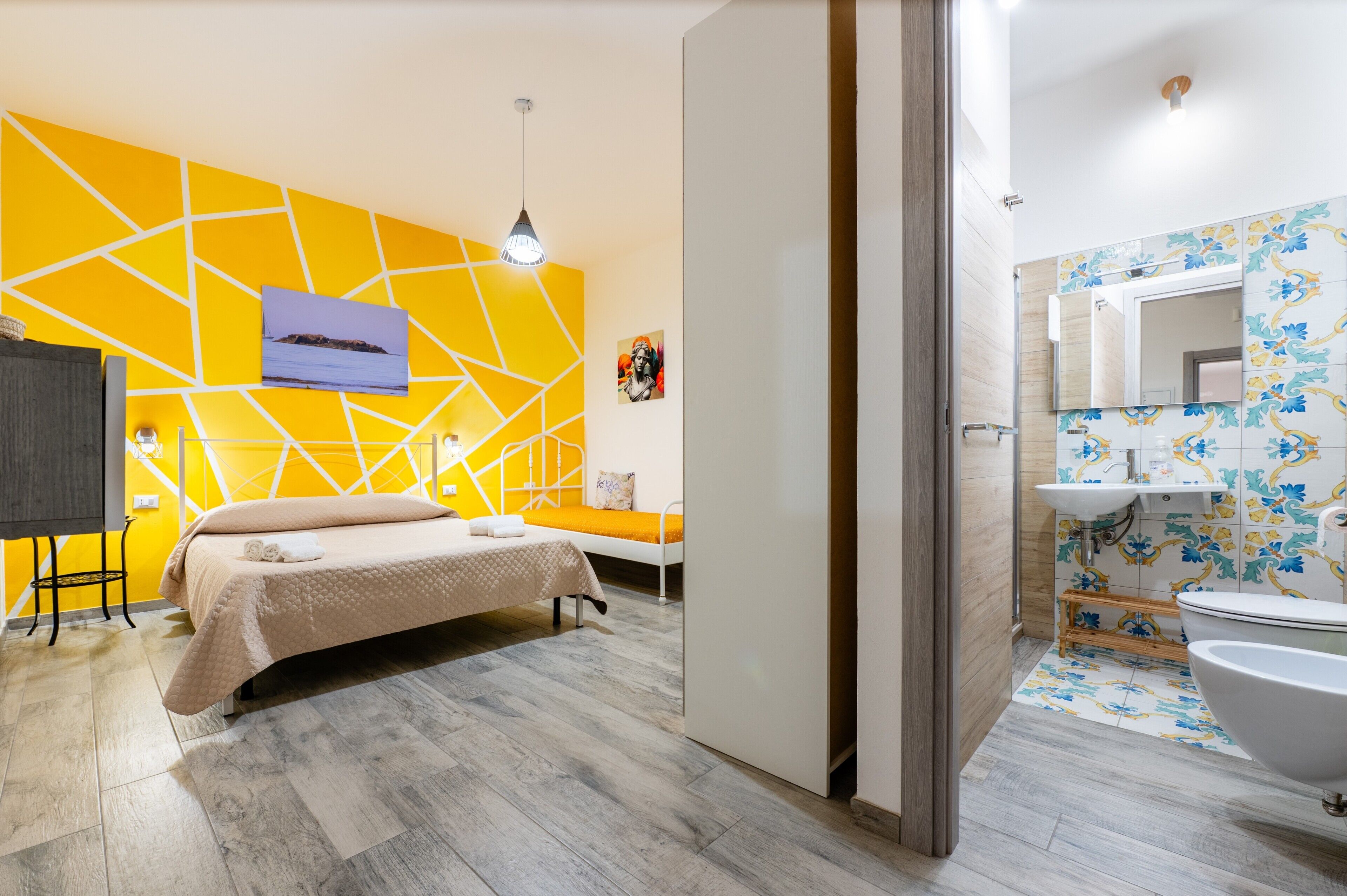 Iron/ironing board, WiFi, bed sheets