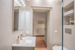 Shower, hair dryer, bidet - La Loggetta Grand Canal San Marco (Venice)