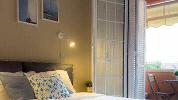 1 chambre, bureau, fer et planche Ă repasser