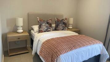 Iron/ironing board, WiFi, bed sheets