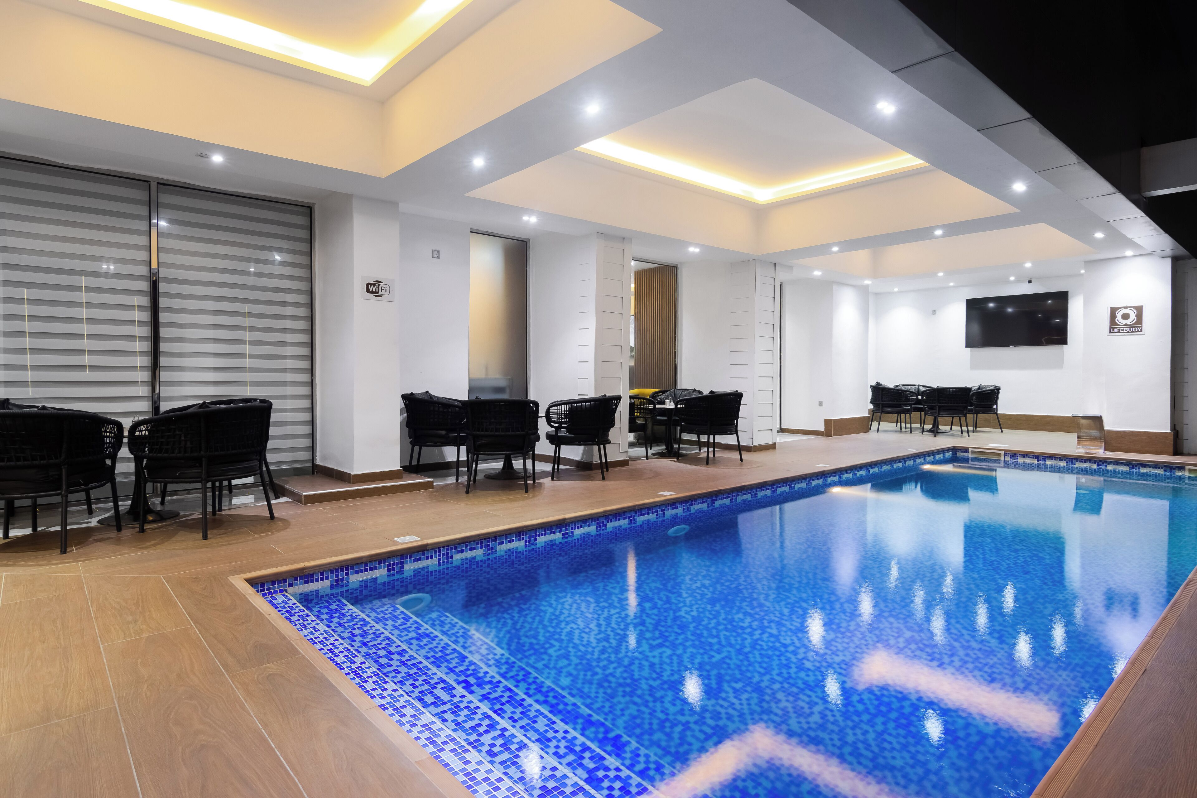 Piscine intérieure