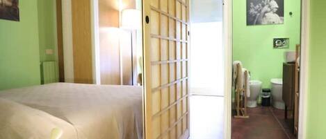 1 室のベッドルーム、アイロン / アイロン台、WiFi、ベッドシーツ