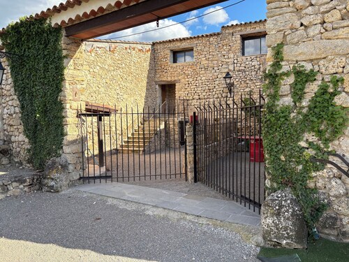 T3, renovated in a charming estate surrounded by nature in the Haut Var
