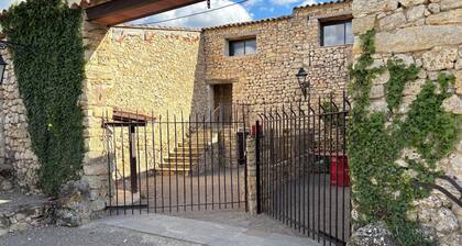 T3, renovated in a charming estate surrounded by nature in the Haut Var