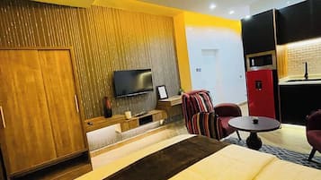 Desk, laptop workspace, soundproofing, free WiFi