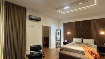 Appartement Ăconomique, balcon, vue ville | Coffres-forts dans les chambres, bureau