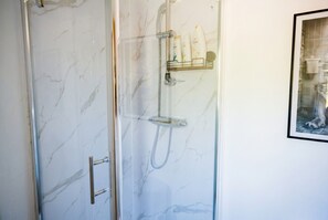 Hair dryer, towels - Boutique group home with air conditioning, free parking and designer interiors (Greater Manchester)