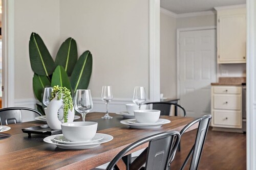 New Cozy / Near MTSU / Getaway ~ Sleeps 8+