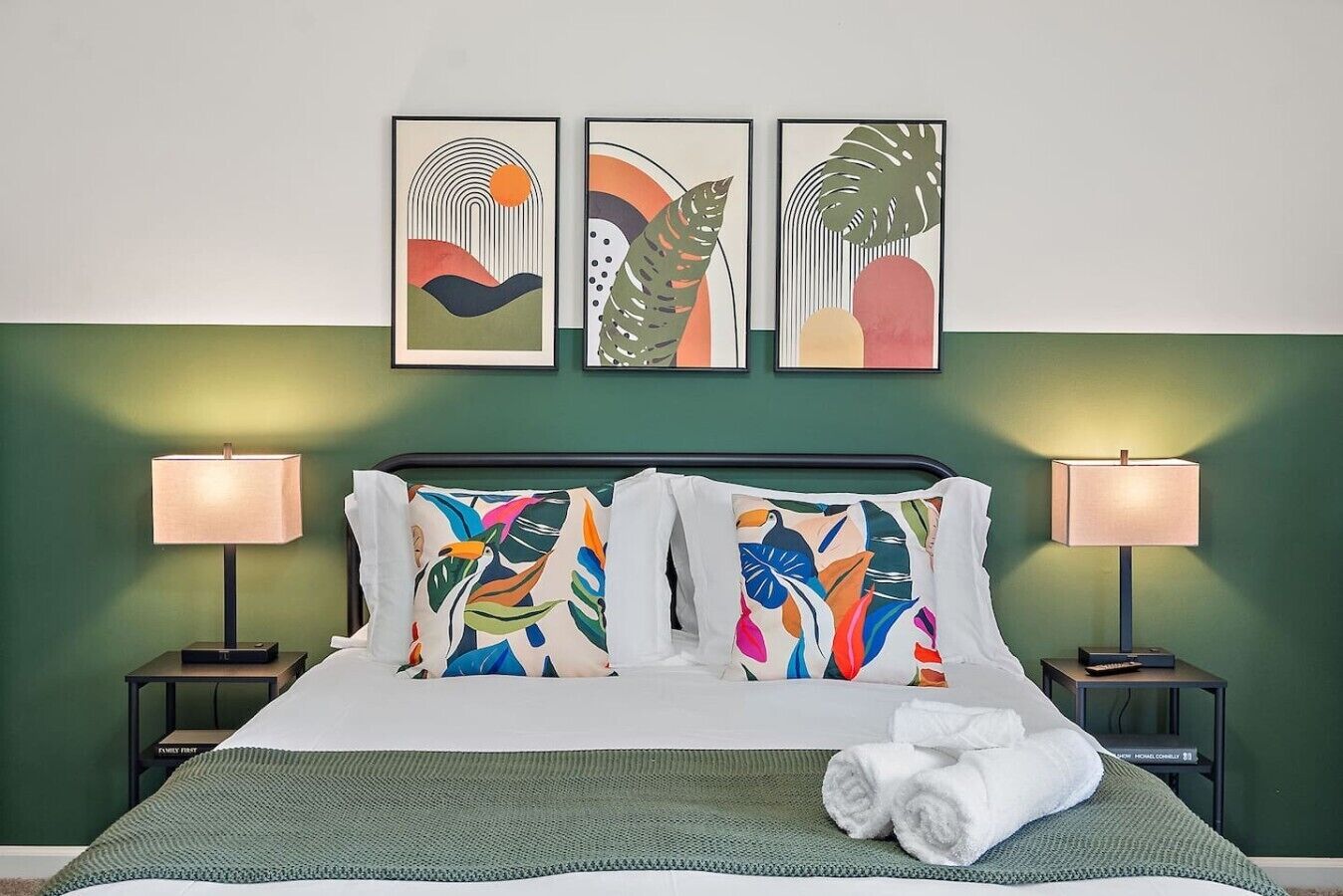 Desk, iron/ironing board, WiFi, bed sheets