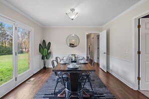 Dining - *New* Cozy / Near MTSU / Getaway ~ Sleeps 8+ (Murfreesboro)