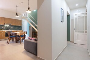 Interior - Cozy 83 sqm apartment, accommodating up to 5 people, located on the ground floor of a building (accessible via a few steps).The property is located in a residential area of ​​Catania, a short distance from the historic center, about a 10-minute walk  (Catania)