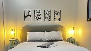 Desk, iron/ironing board, WiFi, bed sheets