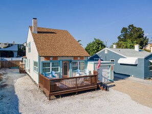 Exterior - Beautiful 2-bedroom house in enchanting St. Pete Beach. Sleeps up to 8 people. (St. Pete Beach)