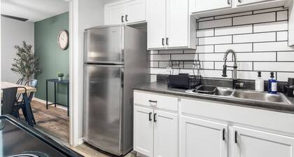 Arlington 2BR | AT&T, Globe Life, 6 Flags, Parking