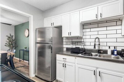 Arlington 2BR | AT&T, Globe Life, 6 Flags, Parking