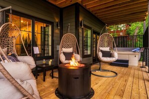 Terrace/patio - Mountain Luxe Cabin w/ Theater + Hot Tub | Sleep12 (Sevierville)