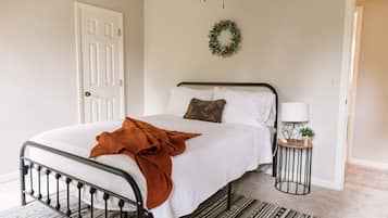 Desk, iron/ironing board, WiFi, bed sheets
