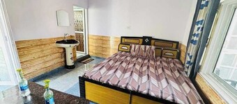 Sharma Homestay cute Mountain