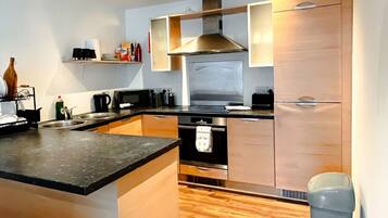 Coffee/tea maker, microwave, oven, stovetop